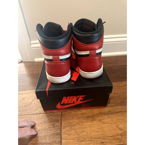 Athletic_Shoes